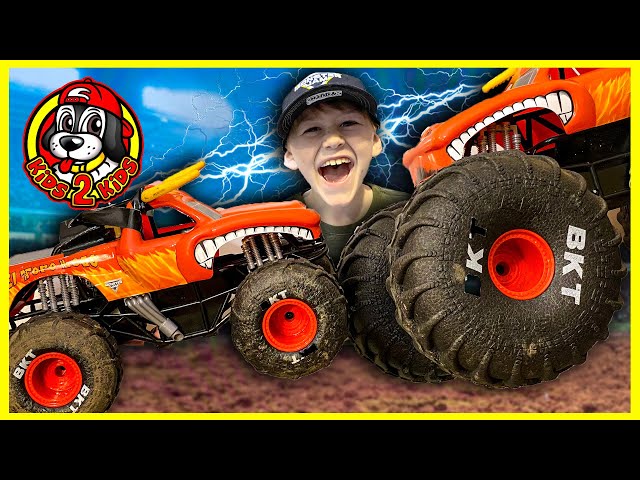 Monster Jam RC Trucks - MEGA El Toro Loco PUMP TRACK CHALLENGE