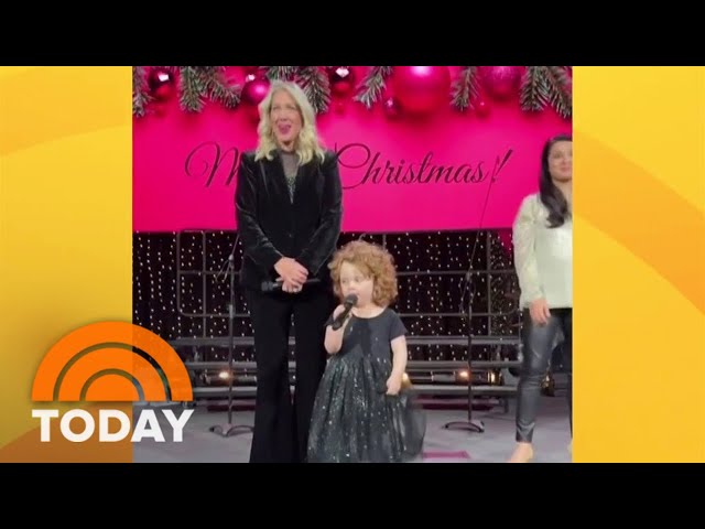 4-year-old girl steals mic at Christmas concert for hilarious address