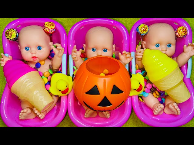 Satisfying video asmr lollipops candy & Funny Make Up in Three Bathtubs with M&M's Slime Video