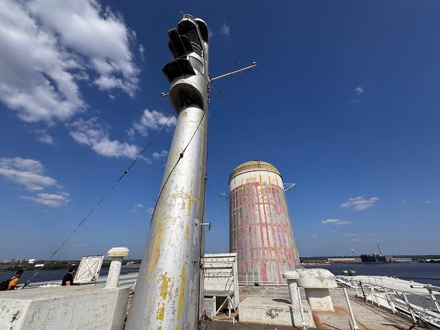 Climbing the Compass Tower (360°)