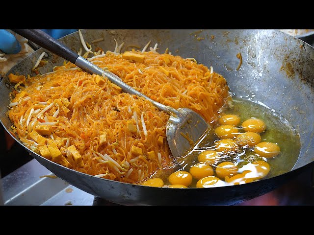 Most Famous Pad Thai - Thai Street Food