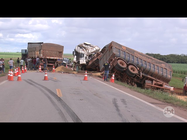 MOTORISTA MORRE EM ACIDENTE ENVOLVENDO TRÊS CARRETAS NA BR-163 EM NOVA MUTUM