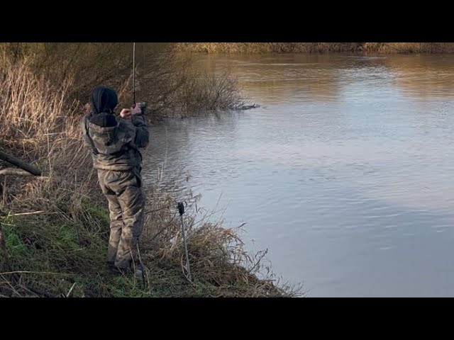 Pike fishing uk! Rising river !