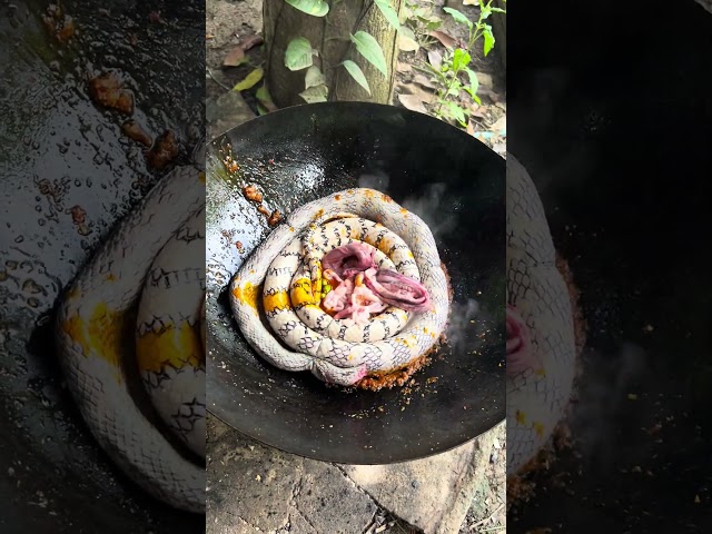 Fried Snake with Lemongrass: A Bold and Flavorful Village Dish! #FriedSnake #LemongrassFlavors