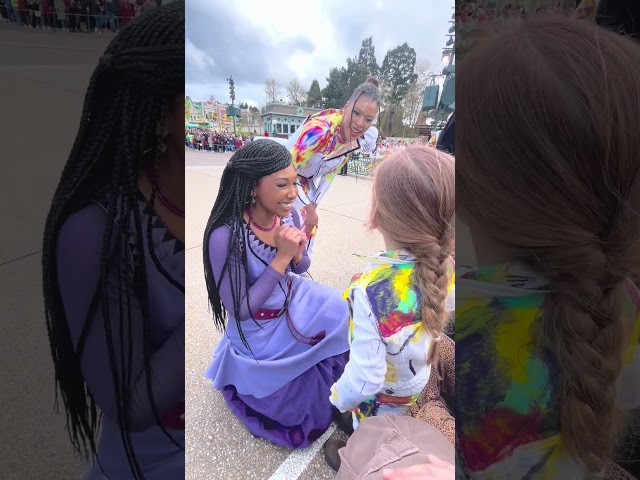 Asha gives Arthur a cuddle 💕 #dlp #disney #disneyland #princess #shorts #paris #asha #wish #parade