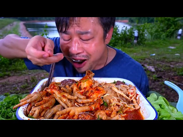 Chinese Village eat Curry Mukbang! #VillageFood #ChickenCurry