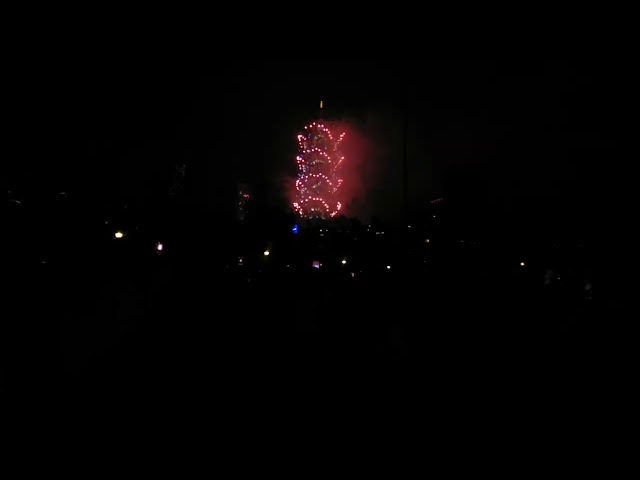 [VR180] New Year's Eve 2025 celebrations and fireworks from Taipei 101