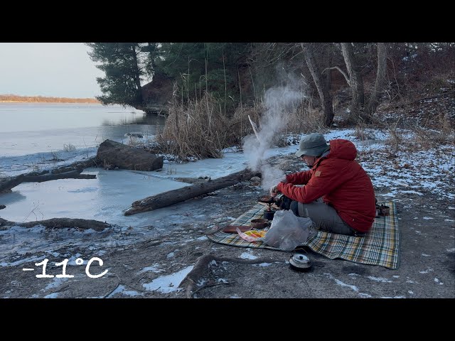 SOLO -11°C Winter Hiking and Cooking by a Frozen River