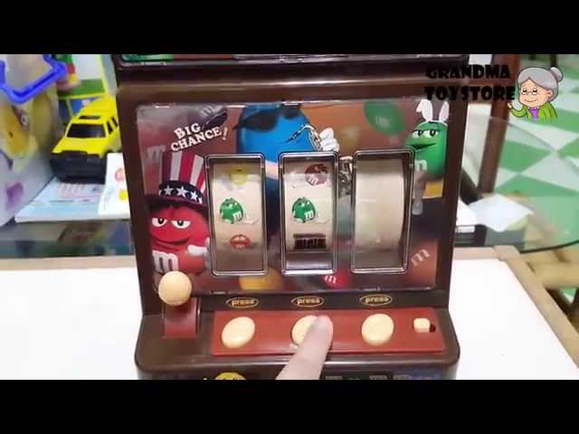 Unboxing TOYS Review/Demos - M&M'S SLOT MACHINE CANDY DISPENSER