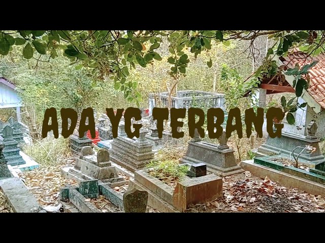 Makam Di  Atas Pegunungan  jauh dari rumah warga  Bikin Jantungan