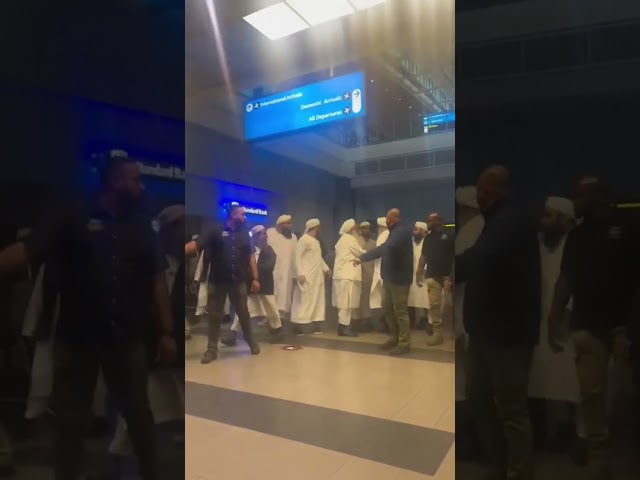 Hazrat Maulana Saad Sahab Grand Entry At South Africa Airport @shorts @trend HD