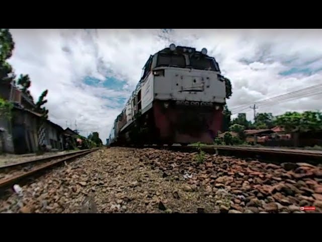 Kereta Eksekutif Terbaru Melaju | 360 Video