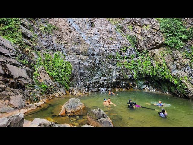 Explroing Langkawi Island's beaches and waterfalls with some friends!