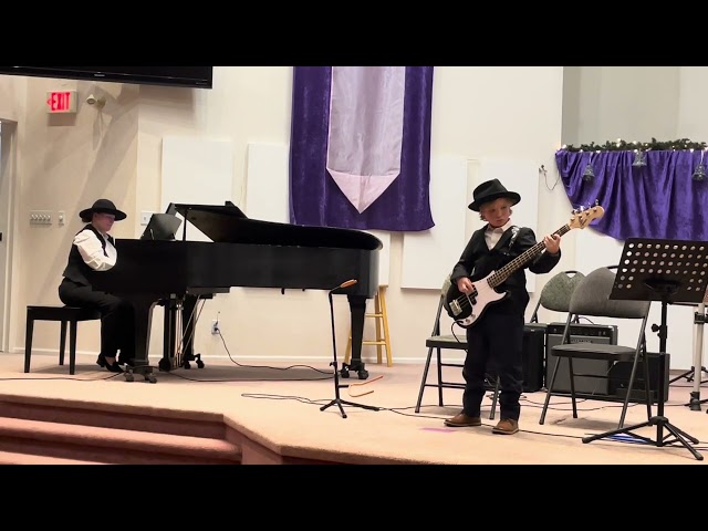 When I Come Around by Elias Moukhachen on Bass Guitar and Teresa de La Boursodiere on Piano