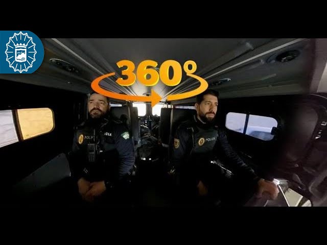 181228 - Policía Local Málaga - Presentación furgón GOA y material policial 360º / VR