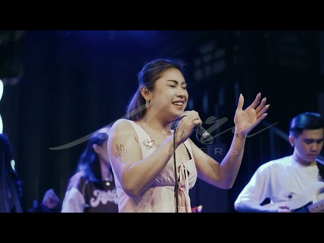 ROLLING IN THE DEEP - ADELE | AERA COVERS (LIVE COVER)