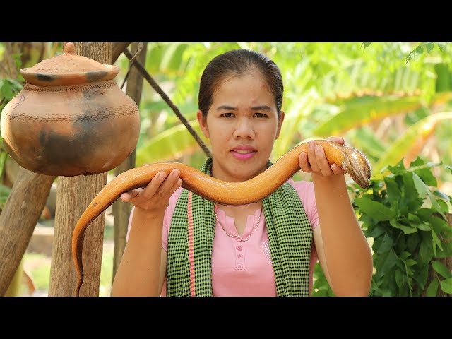 Amazing Cooking Eel Soup With Vegetable In Clay Pot Recipe - Eel Soup Delicious-Village Food Factory