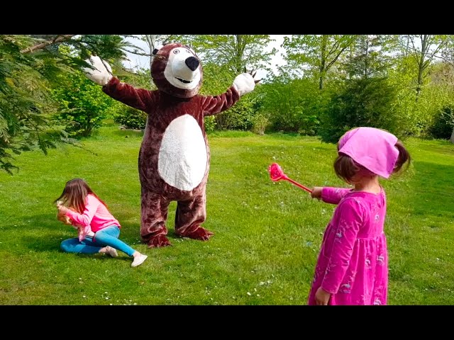 Emily Playing with The Giant Bear / Funny Kids Story