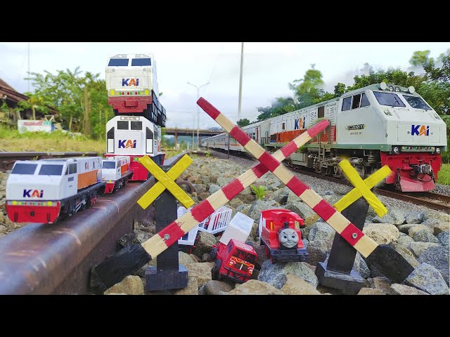 Kereta Api Kayu CC206 Cc201 Dan Cc203 Berkumpul Di Wesel - Review Mainan Kereta Api Kayu Indonesia