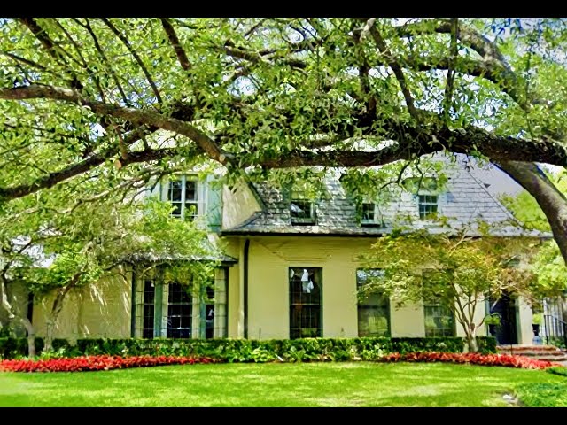 Love It or Level It │ Tour a 1920s "Tear Down" in Highland Park, Texas