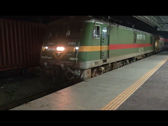 RAYAGADA GUNTUR EXPRESS DEPARTING TUNI #viralvideo #telugurailways #treanding #tuni