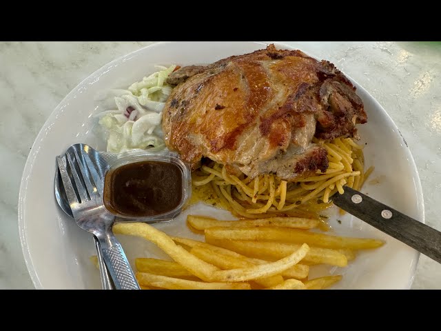 How is the RM 15 Charcoal & Grill Chicken Chop at Makan Sari Kota Samarahan?