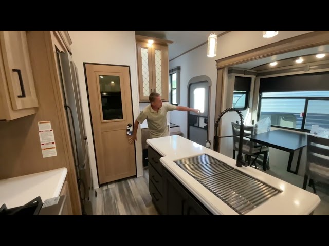 Sanibel 3201 wide body fifth wheel