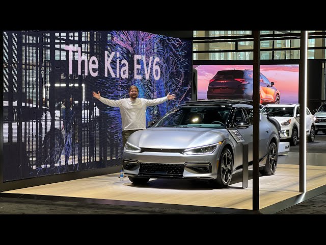 I Take You On A Full Tour Of The 2022 Chicago Auto Show!