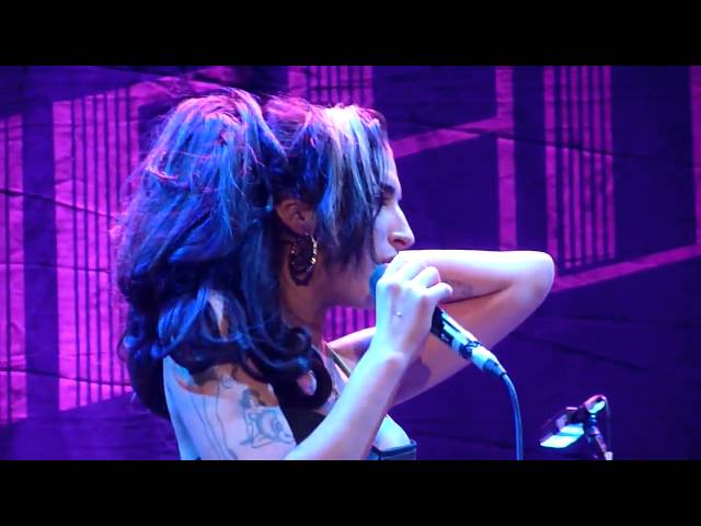 Amy Winehouse - Back To Black (Live Belgrade 18-06-2011 drunk or stoned), RIP 23-07-2011 †