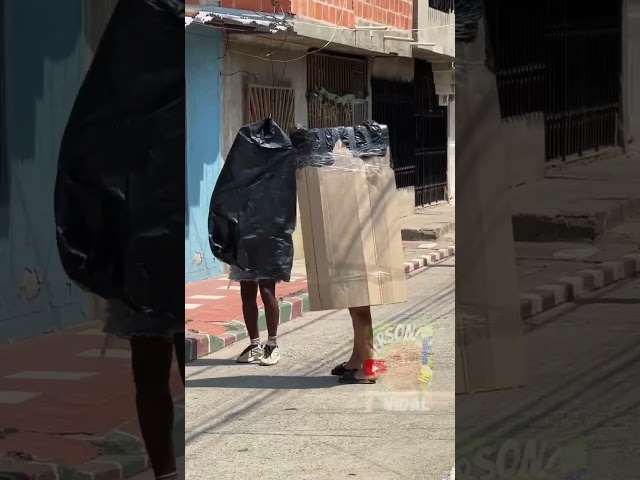 La Caja 📦 Divertida! 😂 #prank #bromaspesadas #humor #bromasgraciosas #comedia