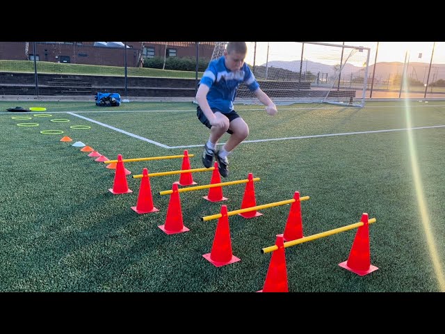 Goalie footwork and positioning sessions.  More fun at the pitch learning goalkeeping skills 💪⚽️