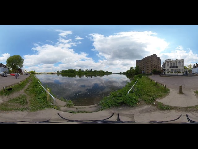 Thames Path Mortlake