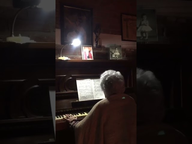 Solamente una vez, de Agustín Lara. Piano (Bolero)