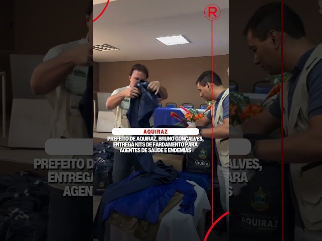 Prefeito de Aquiraz, Bruno Gonçalves, entrega kits de fardamento para agentes de saúde e endemias