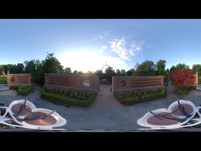 360 view of the Boxwood Garden