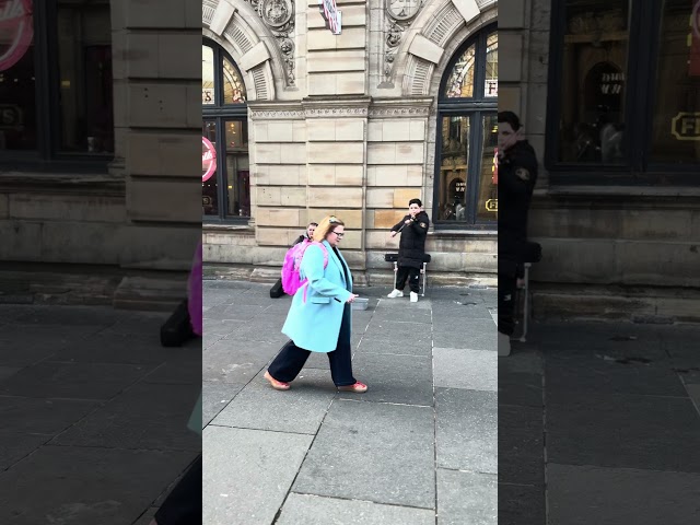 Street play ❤️ sia-cheap thrills ft. Sean paul #unitedkingdom #scotland #glasgow #streetartist 😇😇