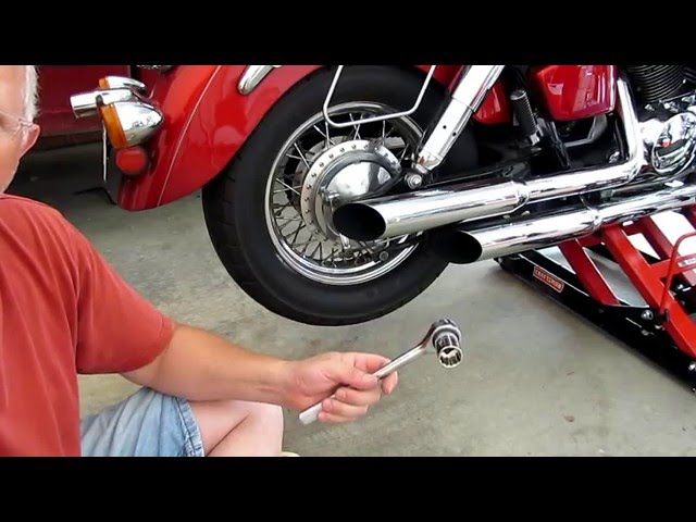 Honda Shadow VT750 ACE - Remove and Replace Rear Wheel - Chain Drive