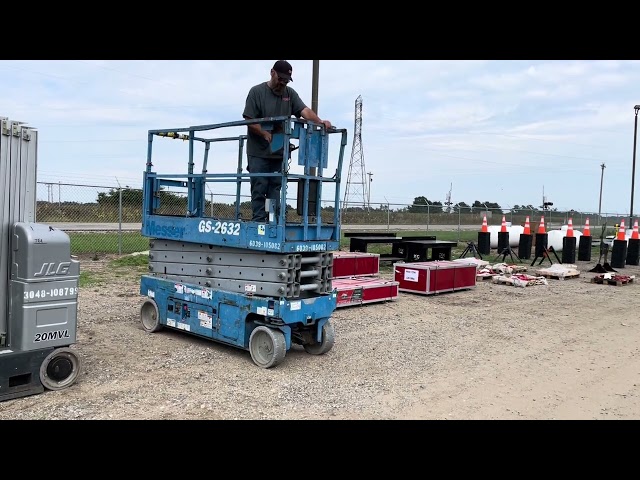 16195 Genie GS-2632 Scissor Lift