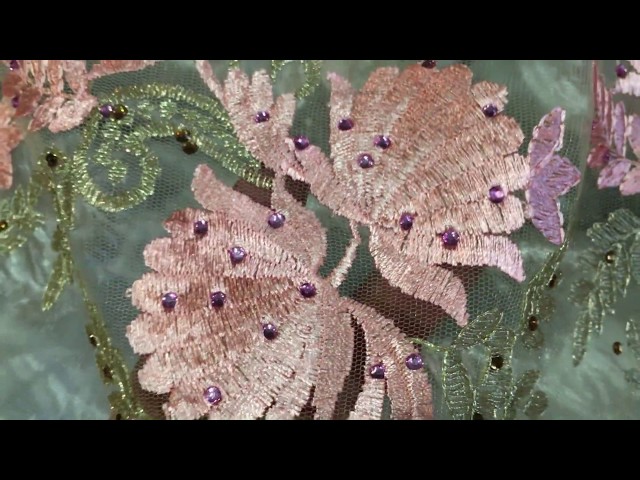 Tissu Brodé au mètre sur tulle en motifs fleurs rose et doré or