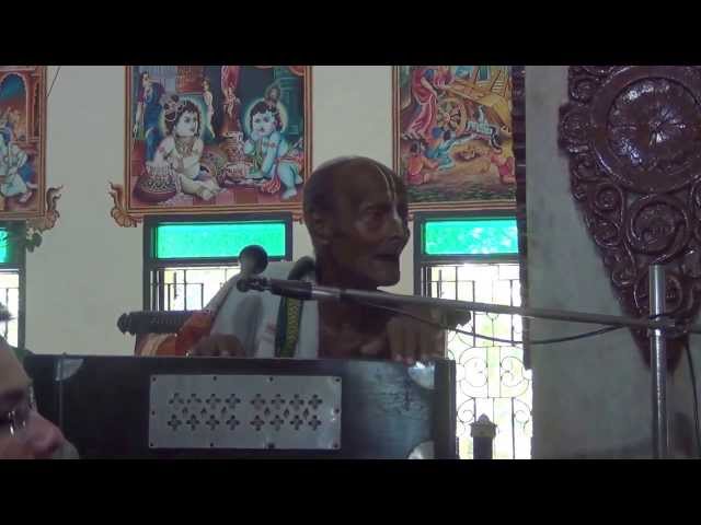 Ecstatic kirtan of Damodara Giri, 90 years old vaisnava, the cousin of Srila Gour Govinda Maharaja