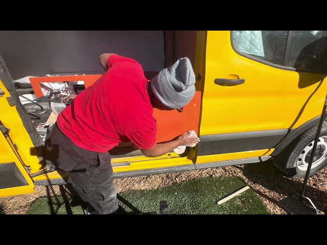 Van Build Vlog || The LITTLE THINGS MAKE A BIG DIFFERENCE