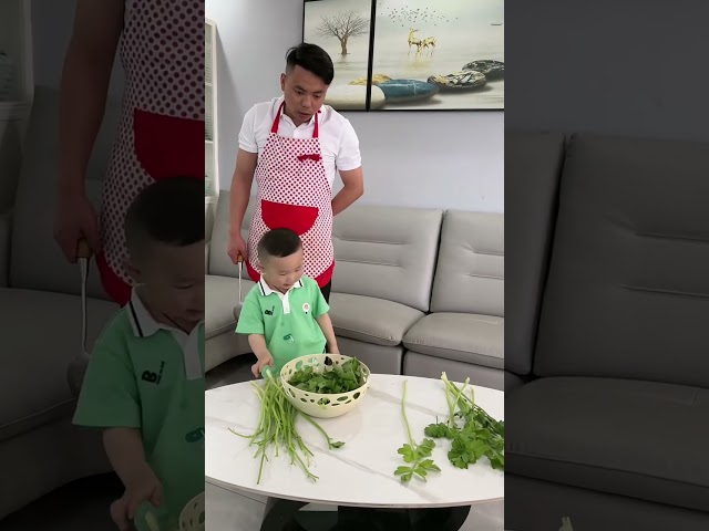 Cute Baby Picks Celery, Shocking Dad#comedy #cutebaby#funnyvideos#smile