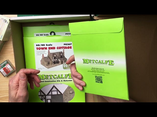 Unboxing new additions to the collection - OO-scale 1/76 Oxford Diecast cars & Metcalfe buildings