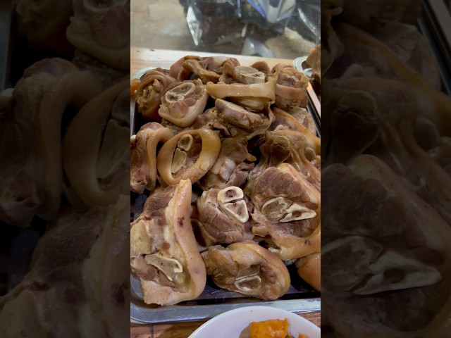 FATTEST Pork Knuckle in Da Nang's Bun Bo Hue!