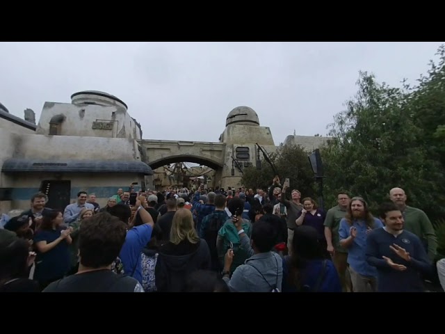 first group to enter Galaxy's Edge felt like an iPhone launch when they were still cool