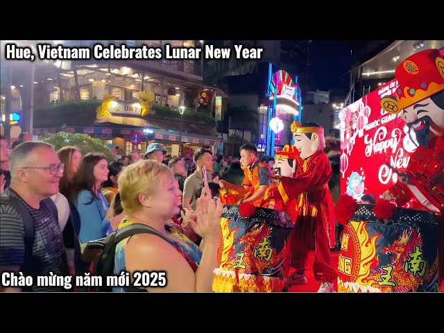 Hue Vietnam Celebrates Lunar New Year with different cultures / Đường đi bộ ở Huế chào mừng xuân