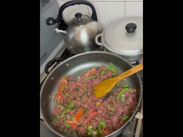 Cooking… Bully Beef/Salted Corned Beef, Jamaican🇯🇲 Cooking, & Lemonade