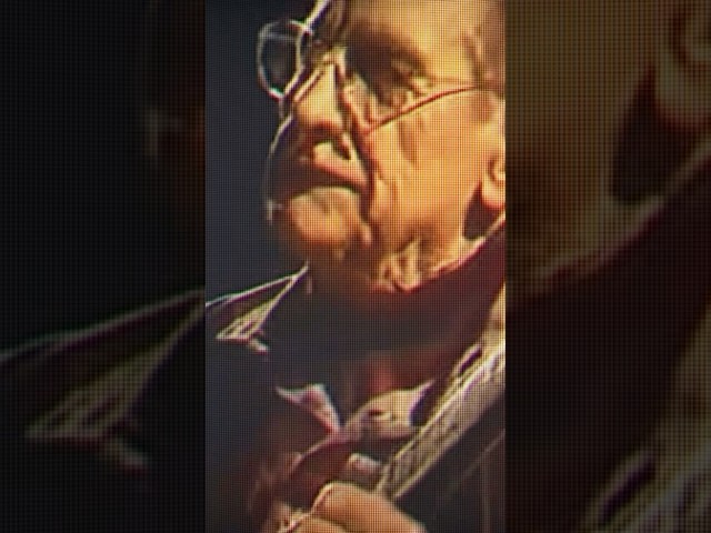 LES PAUL PLAYING A LES PAUL IN A LES PAUL COMMERCIAL!!! #guitar #music #1980s #lespaul #happy