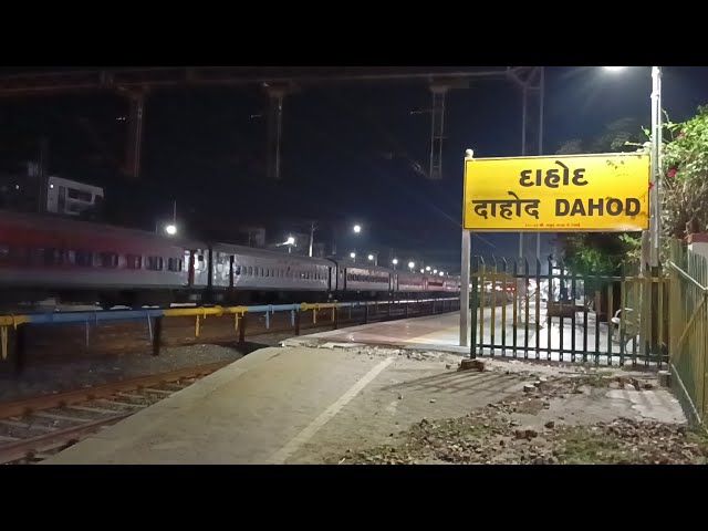 2️⃣In1️⃣ 19168 Varanasi - Ahmedabad Sabarmati Express Train Arrival+Departure at Dahod