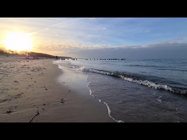 Sonnenuntergang an der Ostsee am 24. Februar 2021 bei Warnemünde und 17 Grad